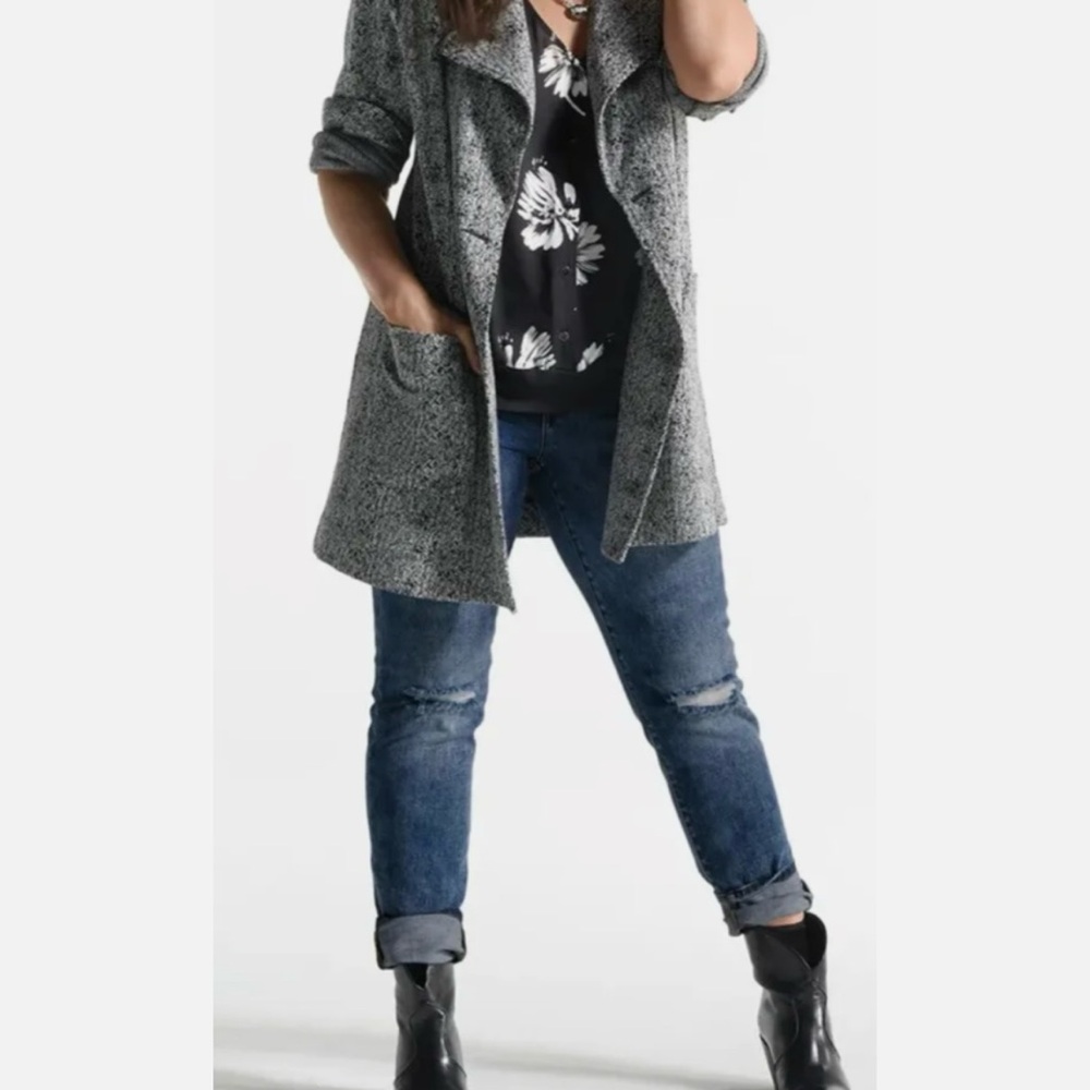 Cabi skinny ripped stretch knee jeans